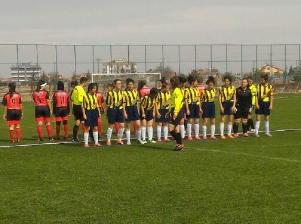 Okulumuz Kız Futbol Takımı Dolu Dizgin gidiyor... 
