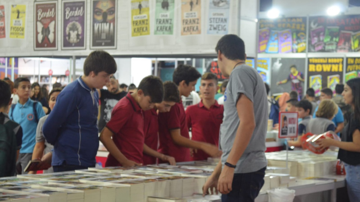 Öğrencilerimiz Antalya Kitap Fuarını Gezdiler